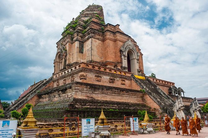 Chiang Mai Temples & City - Wat Suan Dok and the white chedis