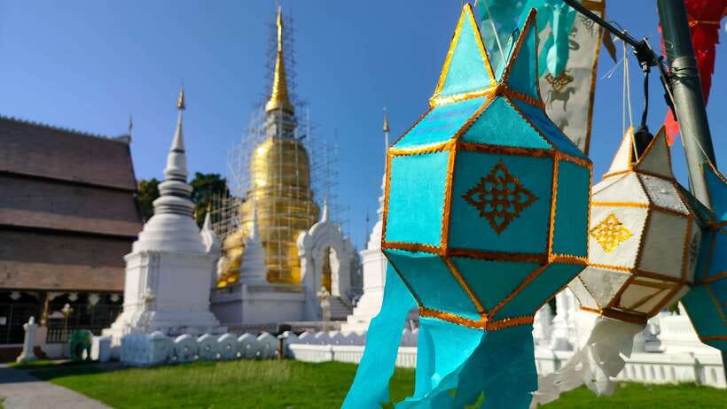 Chiang Mai: Tuk-Tuk Evening Tour with Temples & Street Foods - Warorot Market and Ton Lam Yai Flower Market
