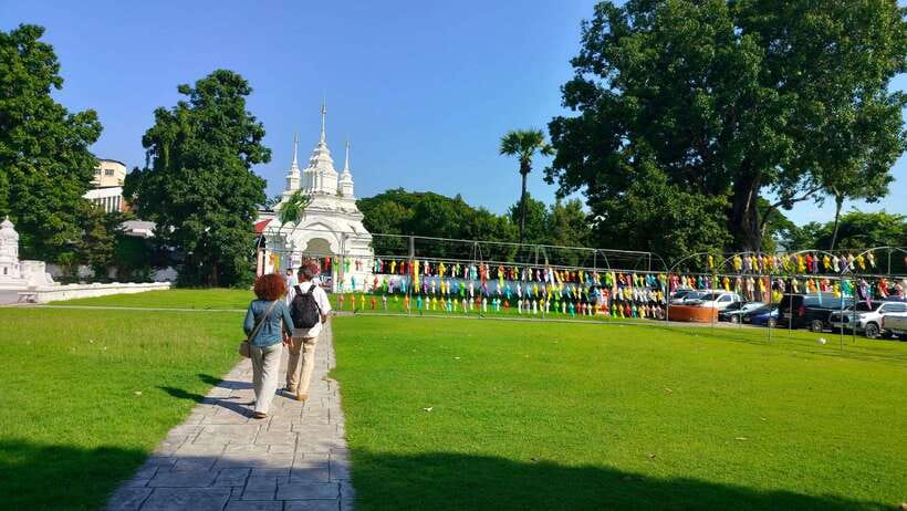 Chiang Mai: Tuk-Tuk Evening Tour with Temples & Street Foods - What $64 Buys You