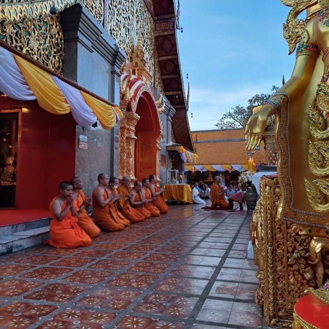 Chiang Mai: Wat Pha Lat & Wat Phra That Doi Suthep Tour - Clothing, walking, and temple manners