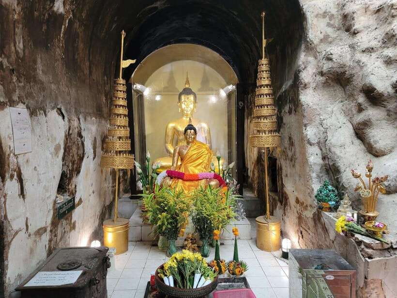 Chiang Mai:Wat Phra That Doi Suthep & Wat Umong Evening Tour - The guides can shape the experience
