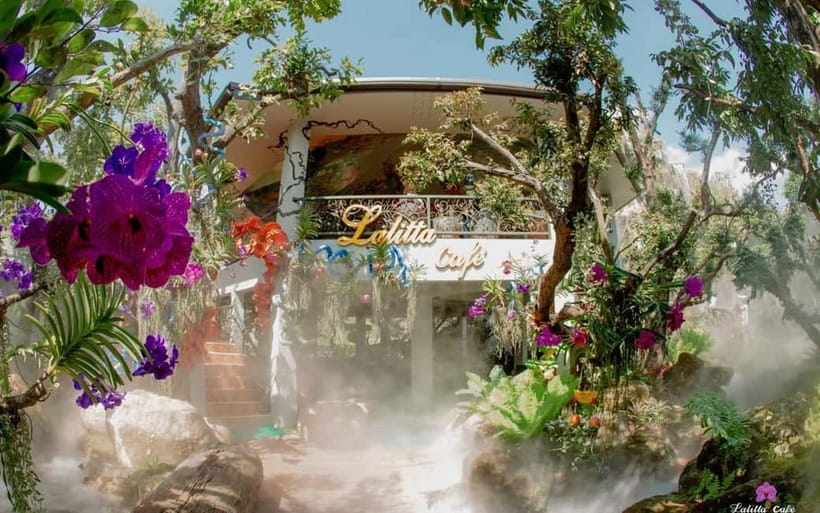Chiang Mai: White and Blue Temples and Lalita Cafe - Lalita Cafe adds gardens and waterfalls