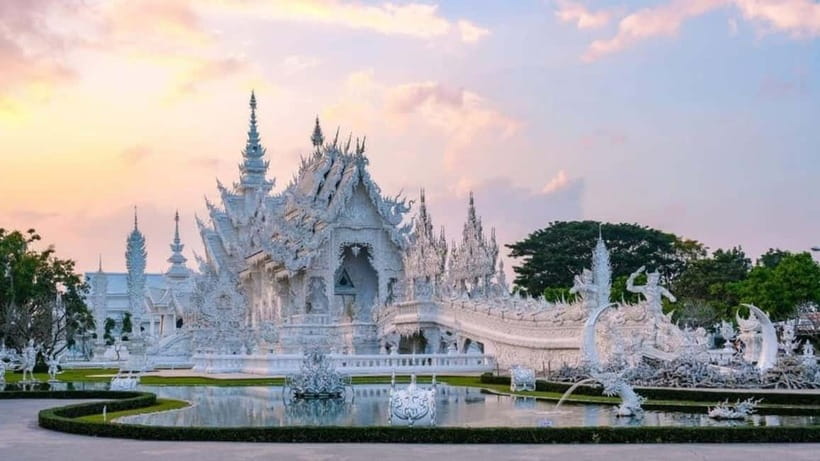 Chiang Mai: White & Blue Temples, Black House & Hill Tribes - A 7:00 AM start and a long road north