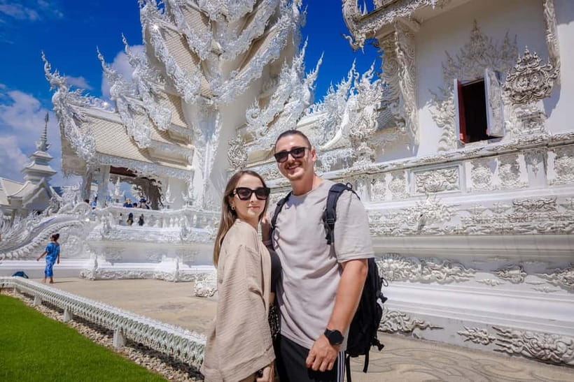 Chiang Mai: White, Red/Black & Blue Temples Tour with Lunch - Guides, group rhythm and the value of organization