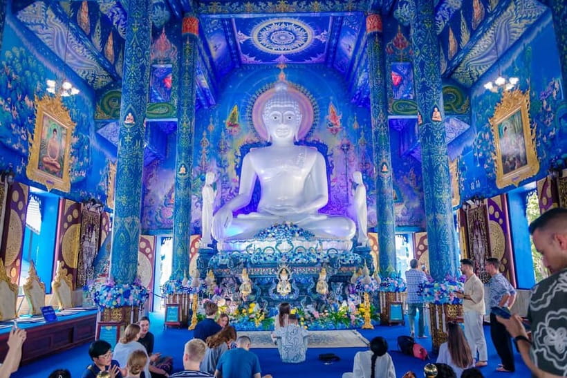 Chiang Mai: White, Red/Black & Blue Temples Tour with Lunch - Wat Rong Khun, the White Temple, and its unusual beauty