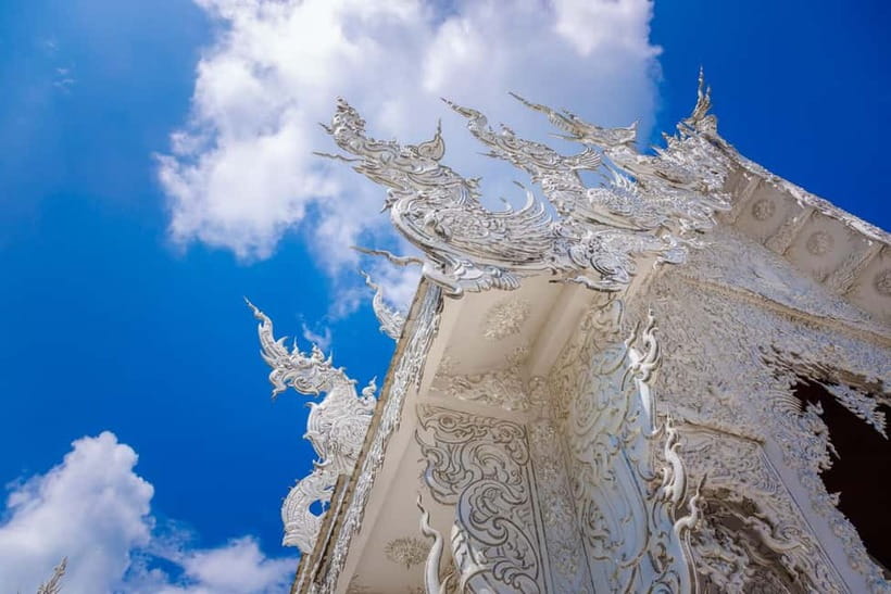 Chiang Mai: White, Red/Black & Blue Temples Tour with Lunch - Wat Huay Pla Kang, the Red Temple option