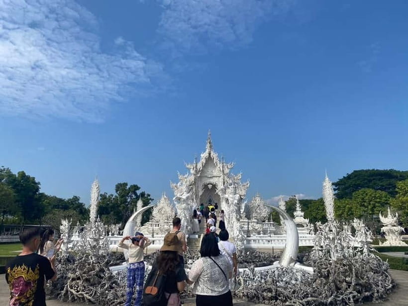 Chiang Rai: 3 Temples, Long Neck Village & Lalitta Café - Long Neck Village raises important cultural questions