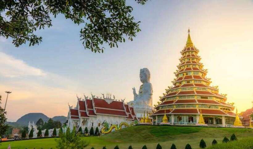 Chiang Rai: Excursion White, Blue,Red Temples & Lalitta Café - Wat Rong Khun, the White Temple, deserves the longest look