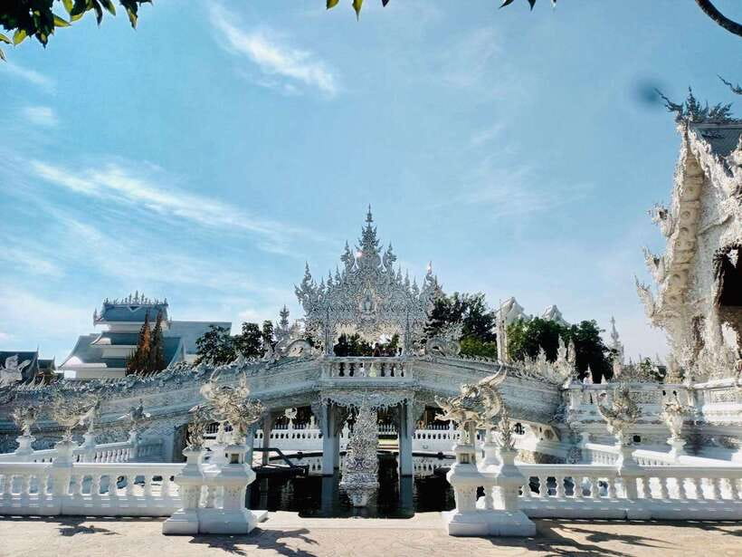 Chiang Rai: Excursion White, Blue,Red Temples & Lalitta Café - Wat Rong Suea Ten brings a strong blue contrast