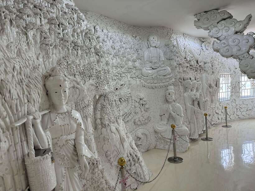 Chiang Rai: Half Day Tour – 3 Famous Temples & Lalita Cafe’ - Wat Rong Suea Ten, the Blue Temple