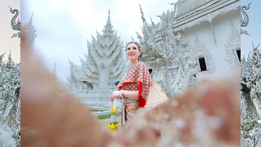 Chiang Rai:Photos of traditional Thai costumes,White Temple - Getting dressed across from the White Temple