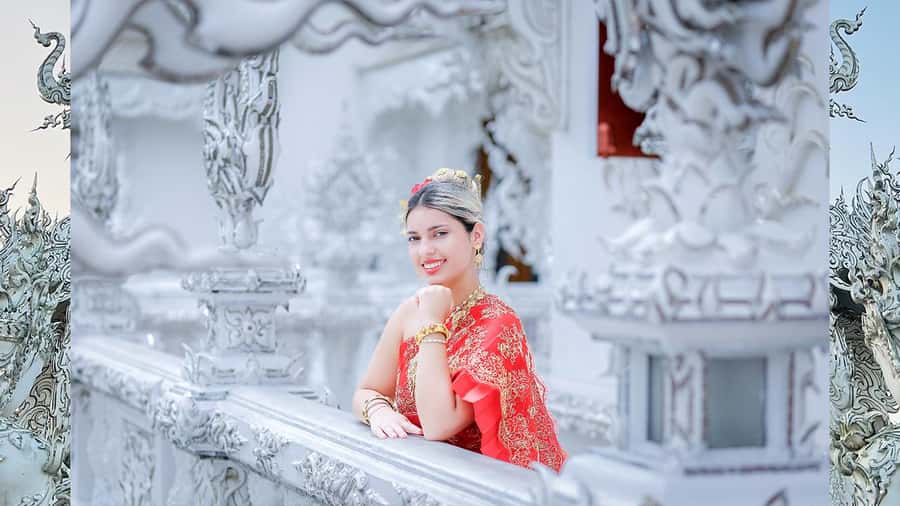 Chiang Rai:Photos of traditional Thai costumes,White Temple - What the $80 price includes