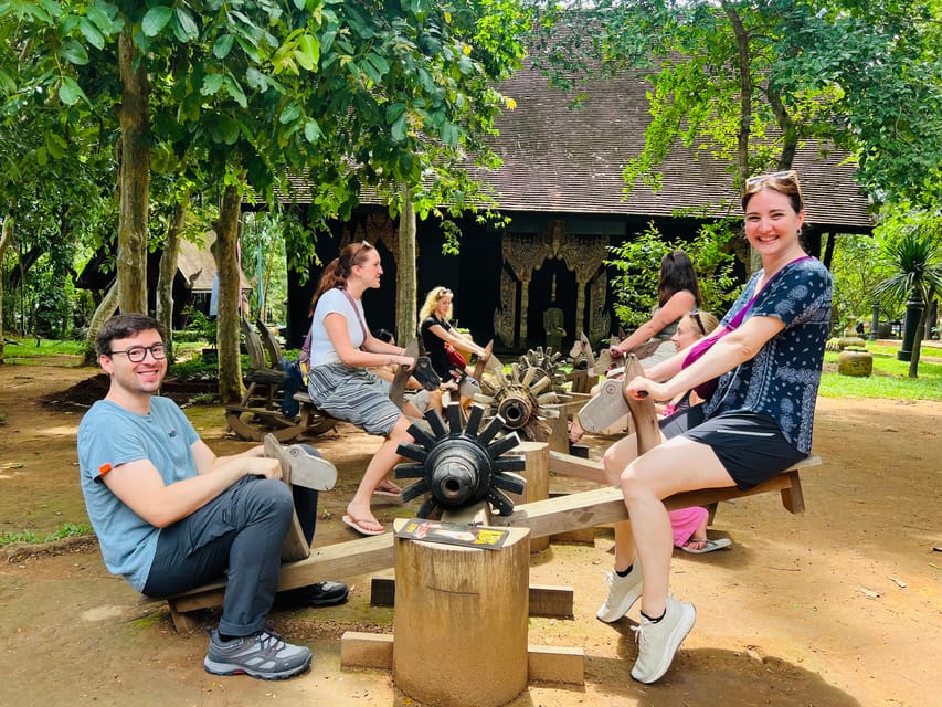 Chiang Rai:Private Transfer to Chiang Mai with Temples Visit - What the private vehicle and guide add