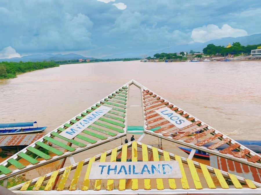 Chiang Rai Red Temple & Golden Triangle Boat Trip Free Lunch - Mae Khachan Hot Springs: a practical first stop