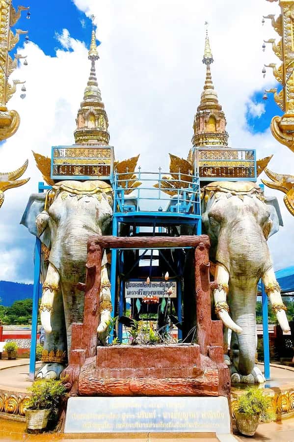 Chiang Rai Red Temple & Golden Triangle Boat Trip Free Lunch - Long Neck Karen Village and cultural context