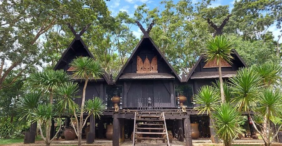 Chiang Rai: Temple Treasures & Popular Sightseeings (Buffet) - Baan Dam Museum, where art takes a darker turn