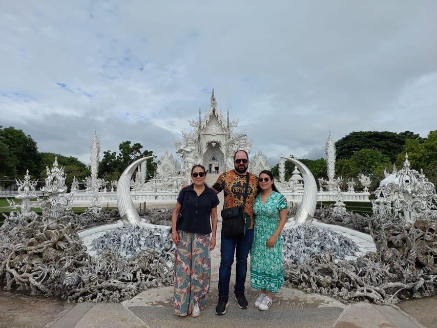 Chiang Rai: Temple Treasures & Popular Sightseeings (Buffet) - Lunch in Mae Chan and the practical value of a buffet