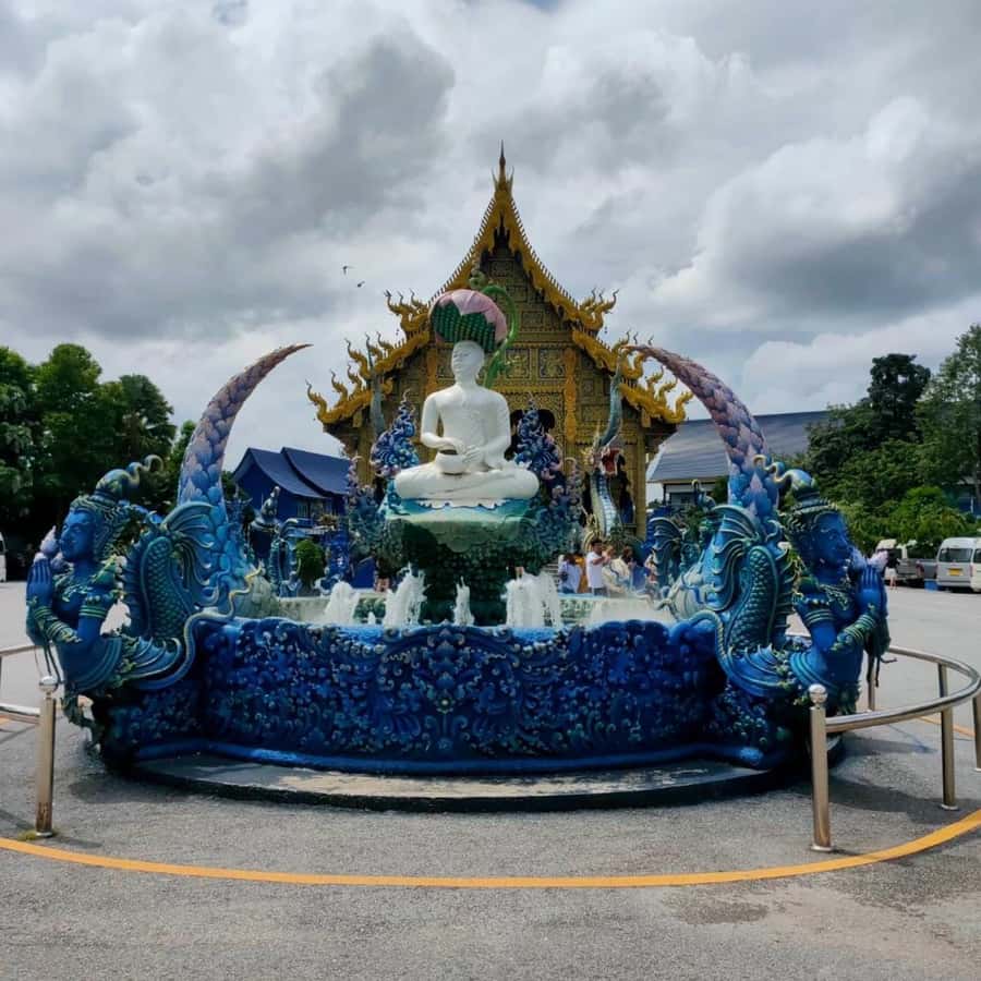 Chiang Rai: Temples Trip with Sang Kaew and Lalitta Cafe - Blue Temple closes the circuit with bold color