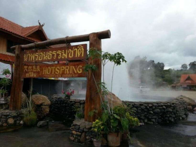 Chiang Rai Tour: White & Blue & Big Buddha (Red)Temples - Mae Khachan hot spring: a useful first pause