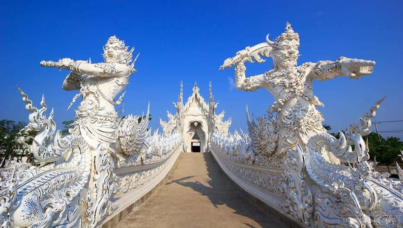 Chiang Rai Tour: White & Blue & Big Buddha (Red)Temples - The guide and the meeting-point problem