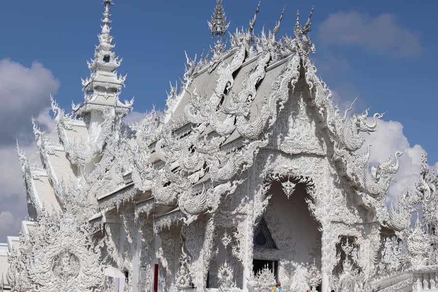 Chiang Rai White & Blue & Huay Pla Kang Temple& Lalitta Cafe - Wat Rong Khun, the White Temple, is the visual centerpiece
