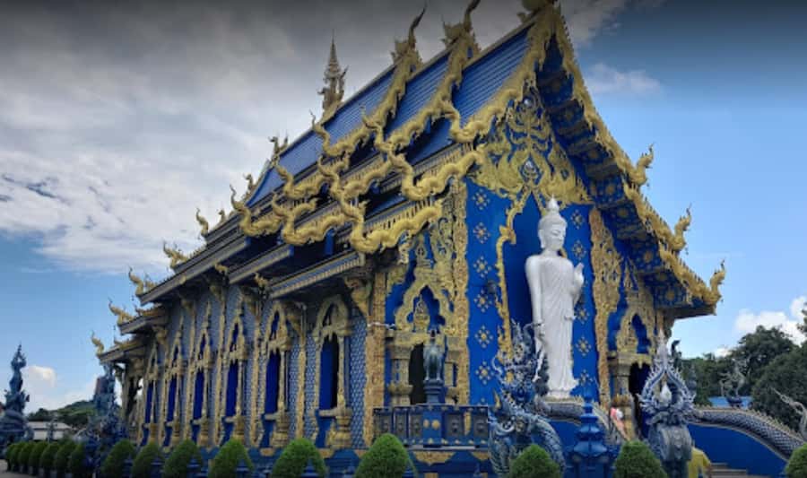 Chiang Rai White, Blue, Red 3 Temples Tour - What the guides add to the day