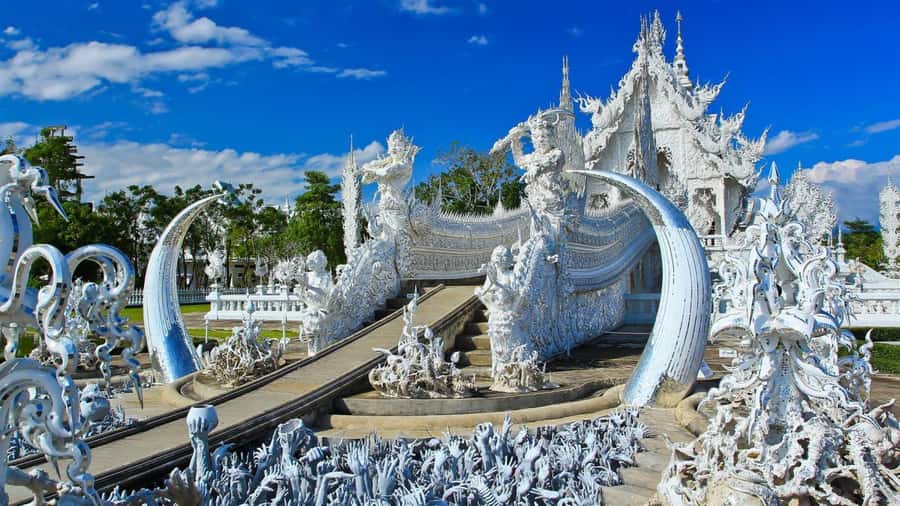 Chiang Rai White, Blue, Red 3 Temples Tour - Lunch, van comfort, and the long return