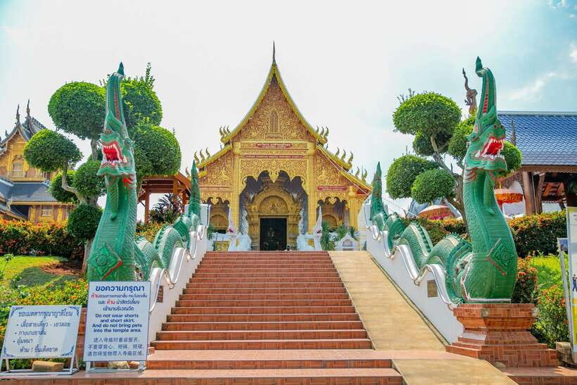 Chiangma: Wat ban den, Blue Temple & Sticky Waterfall. - Climbing Bua Thong Sticky Waterfall