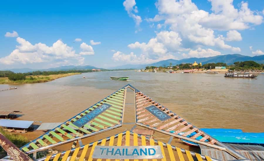 ChiangRai:Full Package!Temples,Long Neck,The Golden Triangle - Wat Rong Suea Ten, Chiang Rai’s Blue Temple