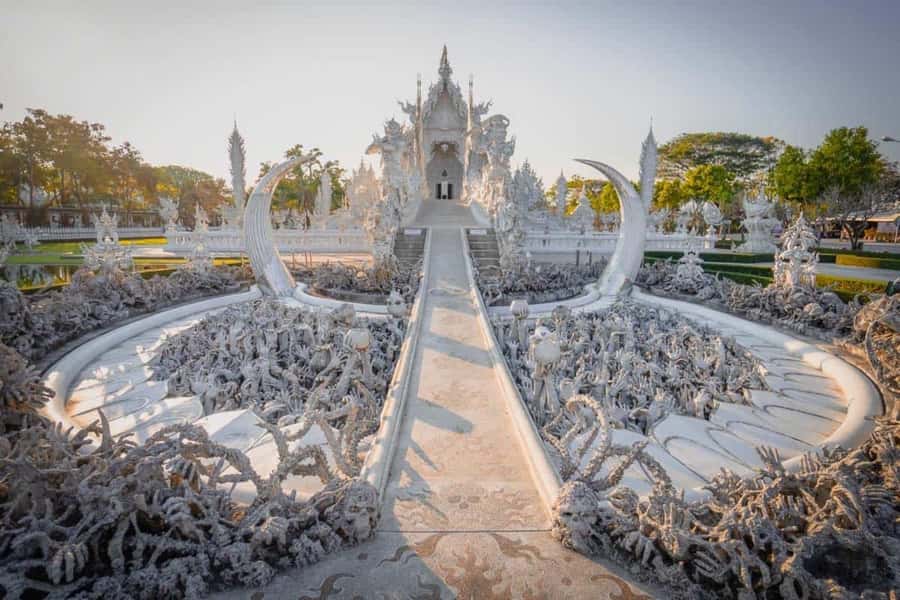ChiangRai:Full Package!Temples,Long Neck,The Golden Triangle - Baan Dam Museum and its unusual collection