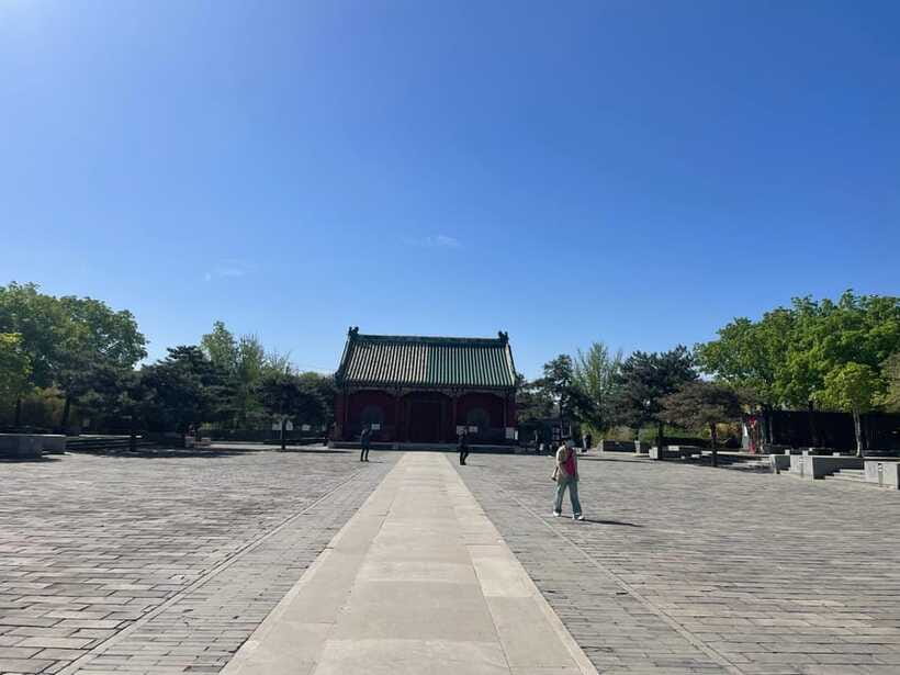 Chinese Kungfu class in old temple beside Forbidden Ci - What to wear, and why you need an extra shirt