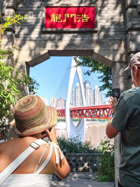Chongqing: Historical Blocks, Temple, and Mountain Tour - The Taoist temple and the best city views