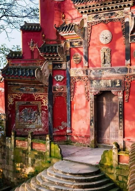 Chongqing: Historical Blocks, Temple, and Mountain Tour - Meeting at Shangxinjie and entering Longmenhao