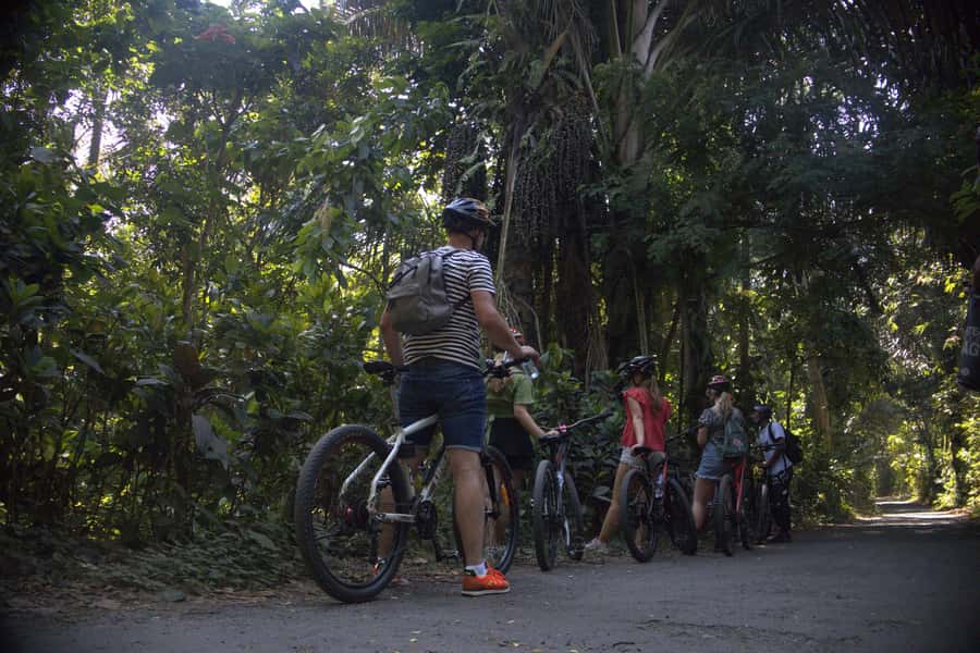 Countryside Bike Ride to Golong Village and Lingsar Temple - The uphill push, river route and descent to Praba Village