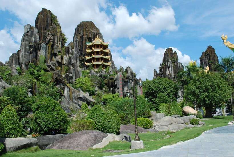 Da Nang: Marble Mountains, Am Phu Cave, and Linh Ung Pagoda - Walking conditions, weather, and what to pack