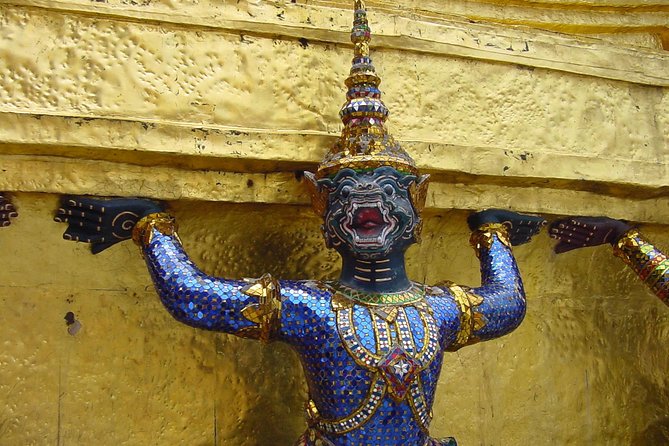 Damnern Saduak Floating Market, Grand Palace and Wat Phra Keo Tour from Bangkok - Returning to Bangkok’s royal center