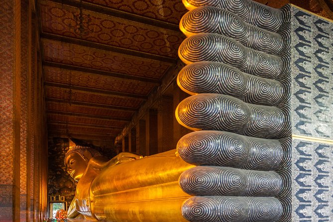 Damnern Saduak Floating Market, Grand Palace, Wat Phra Keo & Wat Pho - Lunch and the change back to city sights