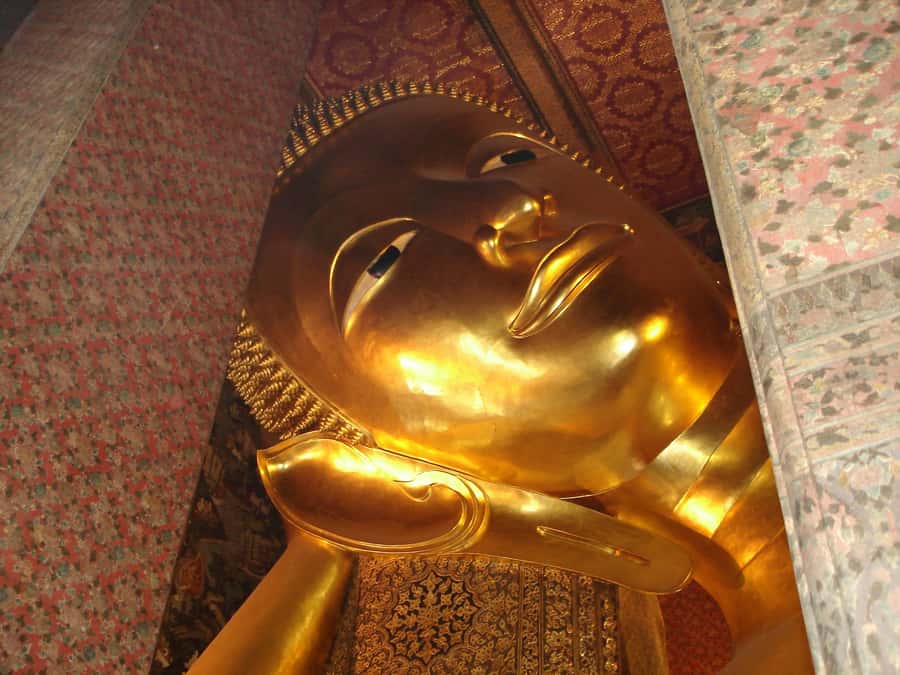 Damnoen Saduak, Reclining Buddha, and Wat Arun Private Tour - The coconut farm stop and a taste of local production