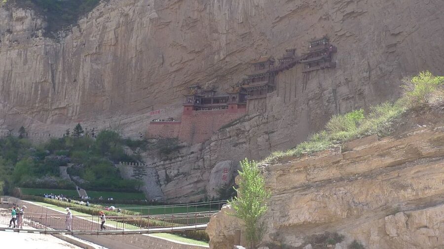 Datong: Temples and Grottoes day tour with tickets options - Lunch between the temple and the grottoes