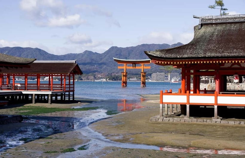 Day Trip to Hiroshima & Miyajima with Itsukushima Shrine - Why combine Miyajima and Hiroshima?