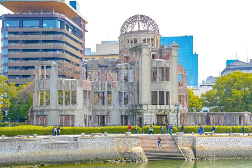 Day Trip to Hiroshima & Miyajima with Itsukushima Shrine - How the bilingual guiding works