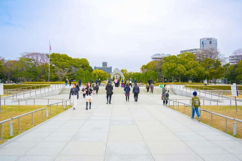 Day Trip to Hiroshima & Miyajima with Itsukushima Shrine - What the day feels like in practice