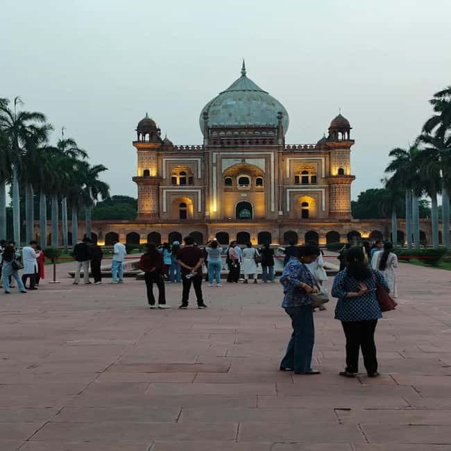 Delhi: Akshardham Temple, India Gate & Safdarjung Night Tour - What to expect inside the temple complex