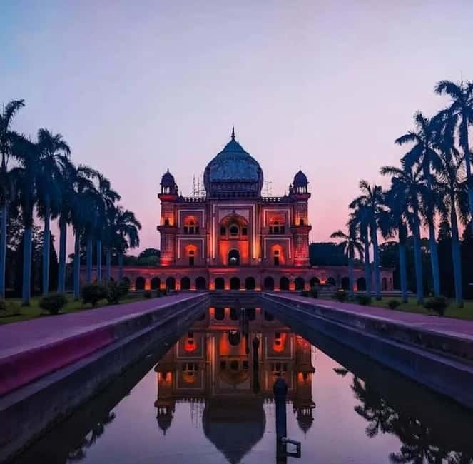 Delhi: Akshardham Temple, India Gate & Safdarjung Night Tour - Guides who add value to the drive