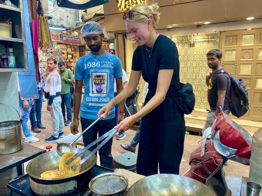 Delhi: Old Delhi's Street Food, Temples & Spice Market Tour - The Sikh gurdwara and its enormous kitchen