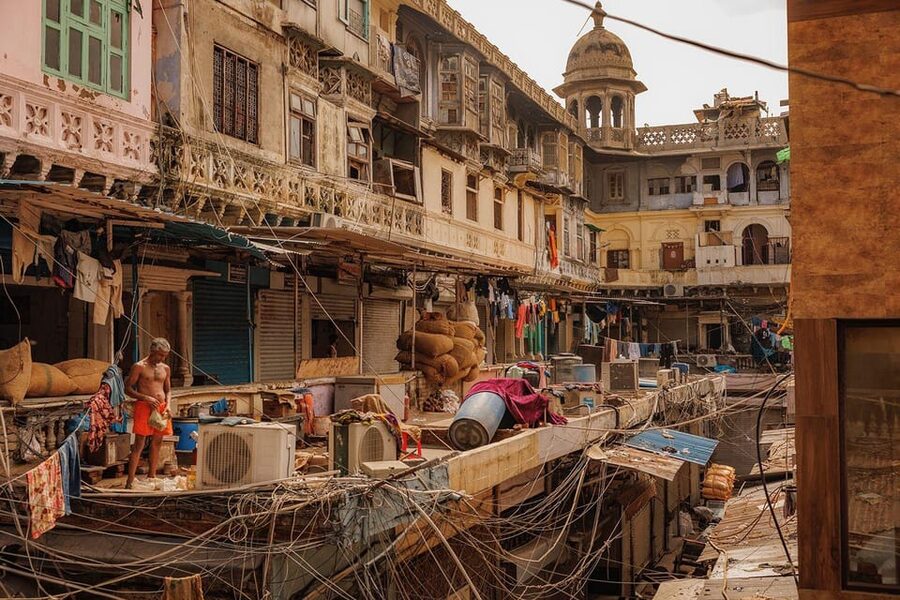 Delhi: Old Delhi's Street Food, Temples & Spice Market Tour - Sri Digambar Jain Lal Mandir and a lesson in local faith