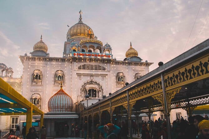 Divine Delhi: Full-Day Tour of Temples & Spiritual Sites - Starting at Bangla Sahib and its communal kitchen