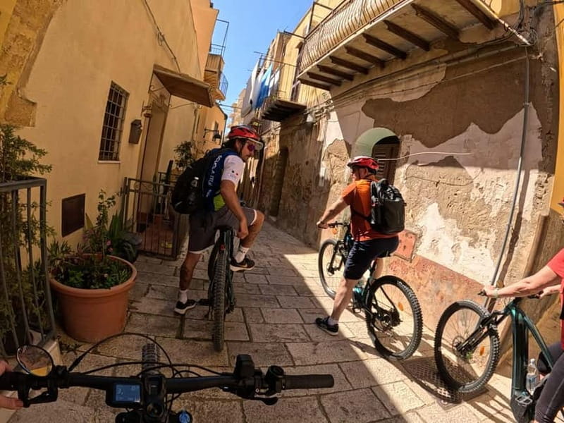 E-BIKE TOUR AGRIGENTO: Valley of the Temples & Old Town with meal included - The private temples of Vulcan and Aesculapius