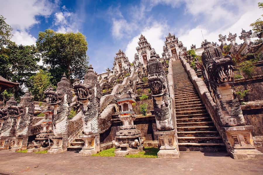 East Bali: Lempuyang Temple, Tirta Gangga, and Taman Ujung - Tirta Gangga: Fish ponds and stepping stones