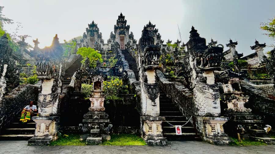 East Bali: Lempuyang temple, Tirta Gangga, Taman Ujung - Taman Ujung: a royal garden with a mixed architectural style